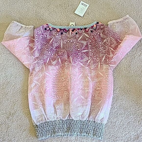 Akemi + Kin Top - Picture 2 of 7